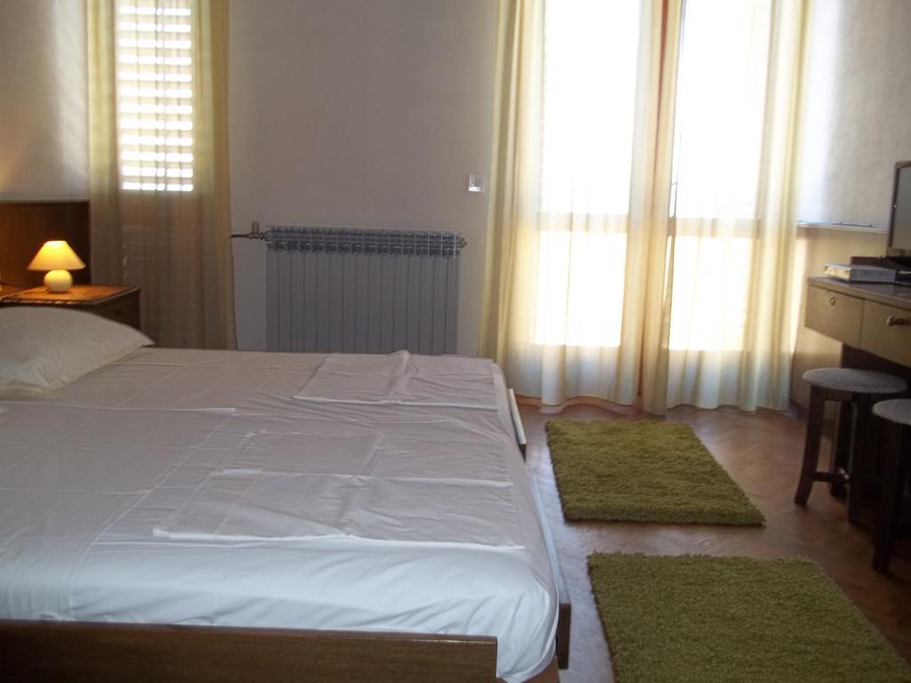 Guesthouse Matko Brela Extérieur photo